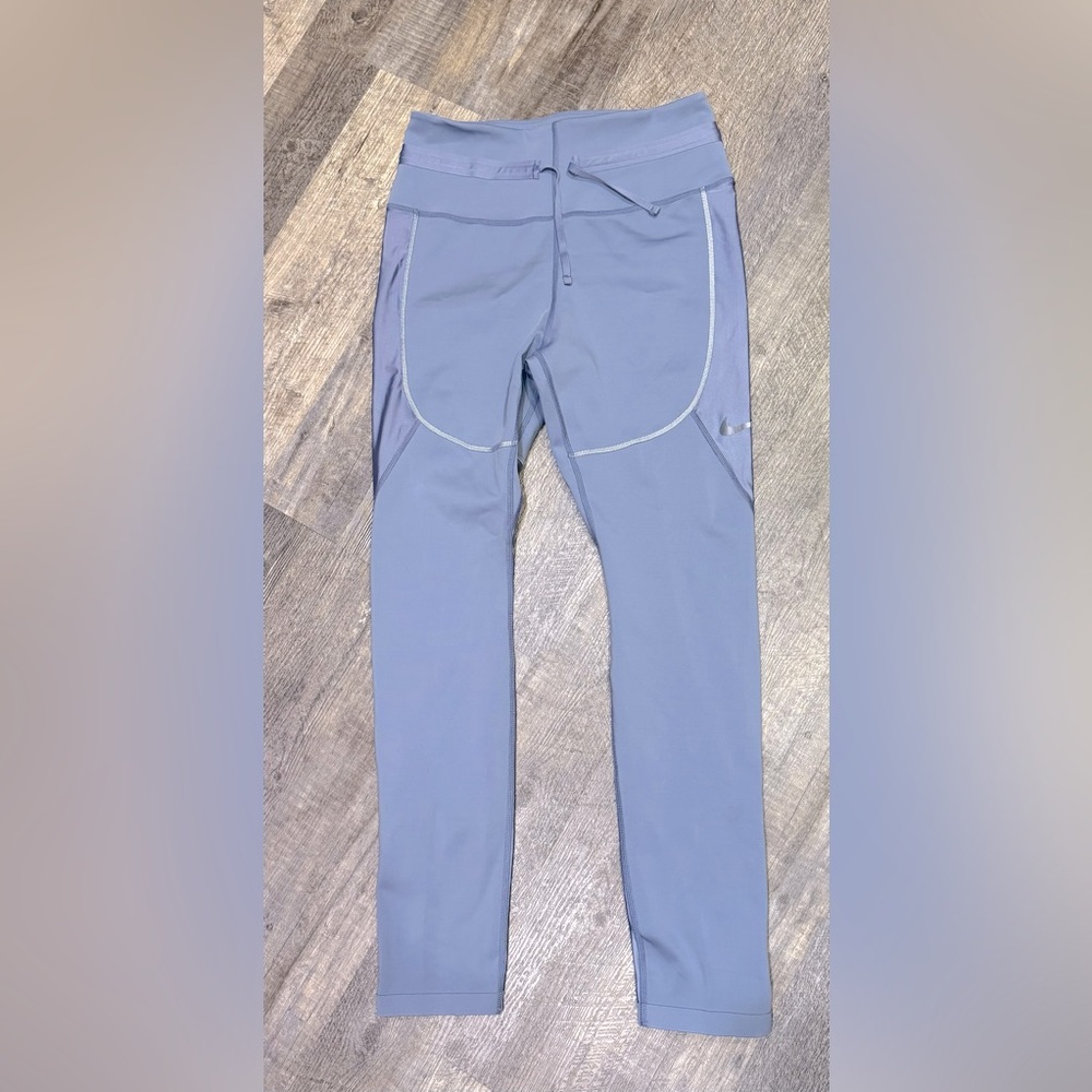 Nike size L high rise cropped leggings